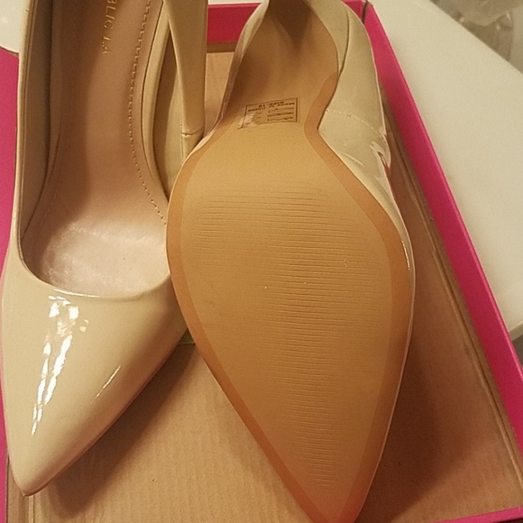 Shoes - Picture 4 of 5